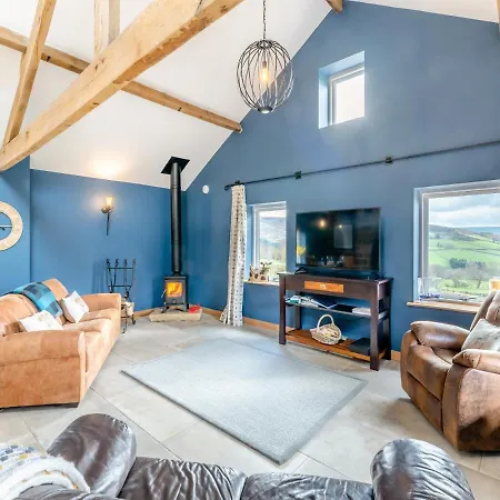 Holiday home Uptop Barn *