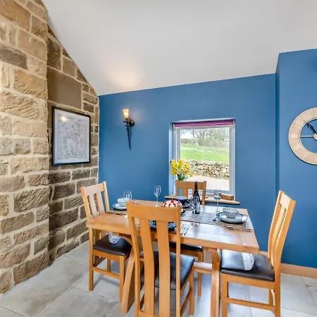 Holiday home Uptop Barn
