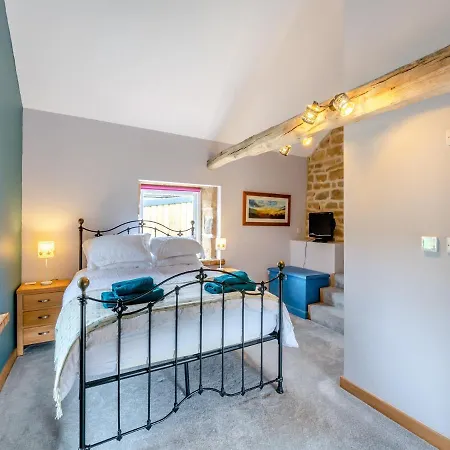 Holiday home Uptop Barn